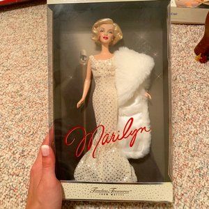 NWT MINT Marilyn Monroe Barbie 2001 #53873